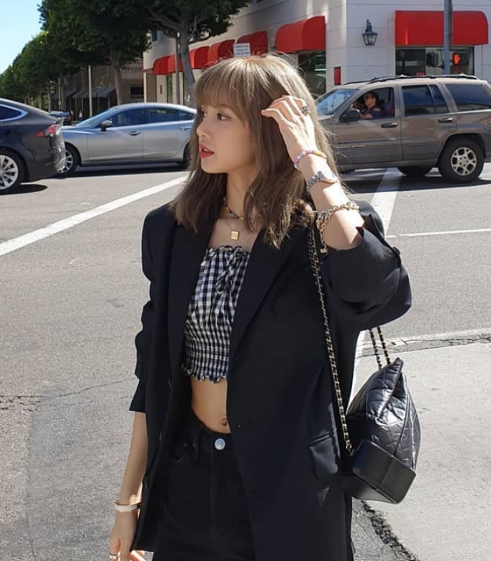 blackpink-lisa-chanel-black-gabrielle-backpack.jpg