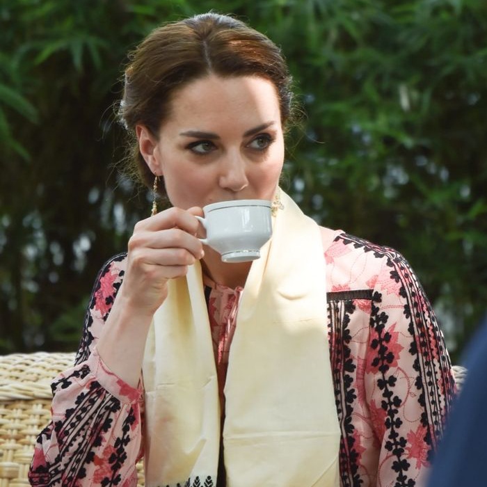kate-middleton-royal-etiquette.jpg