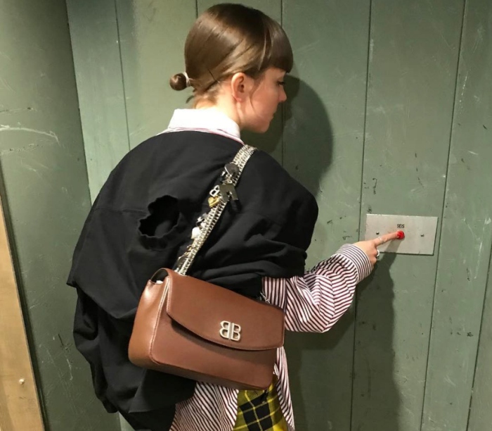 balenciaga-logo-bag.jpg
