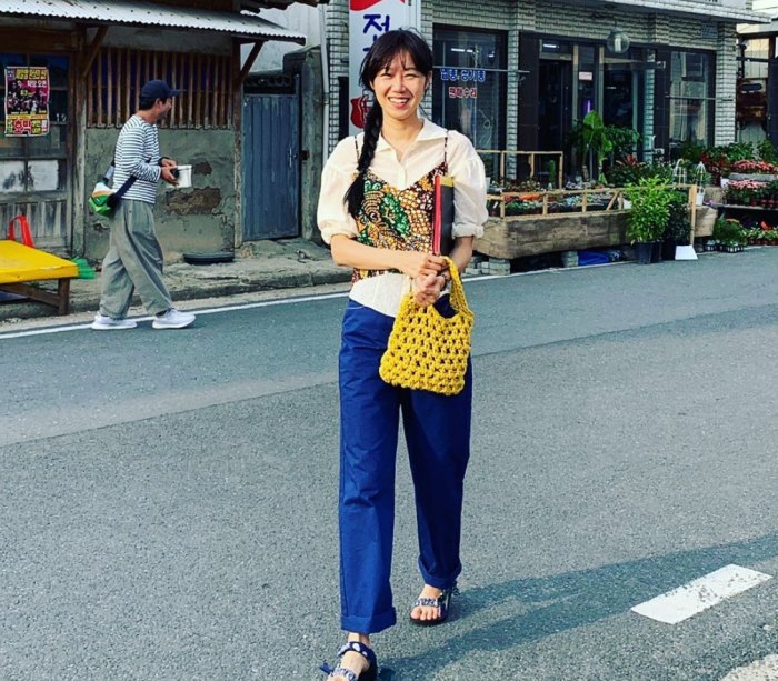 gong-hyo-jin-floral-top.jpg