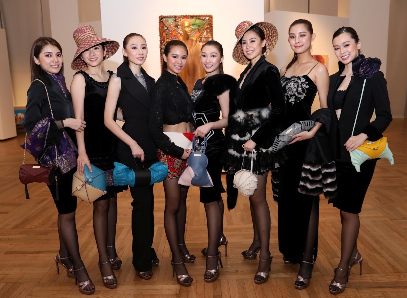 8强女神(左起)Cecilia-方歆儿,Adeline马琳溦,-Rennie-廖贝仪,Jeanne-陈葭晏,Cloris-陈俐瑜,-Bob-刘丝儿,-Xuan陈丽璇和-Jens-张简宁。.jpg 8强女神(左起)Cecilia-方歆儿,Adeline马琳溦,-Rennie-廖贝仪,Jeanne-陈葭晏,Cloris-陈俐瑜,-Bob-刘丝儿,-Xuan陈丽璇和-Jens-张简宁。.jpg