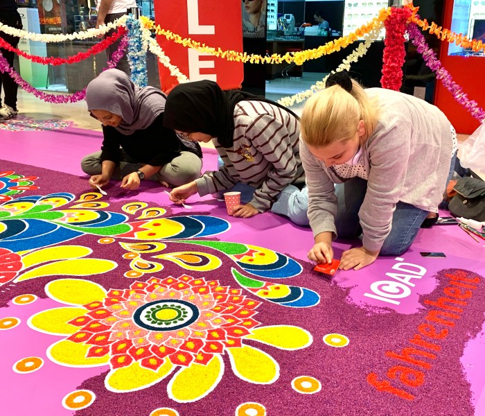 fahrenheit88-kolam-making.jpg