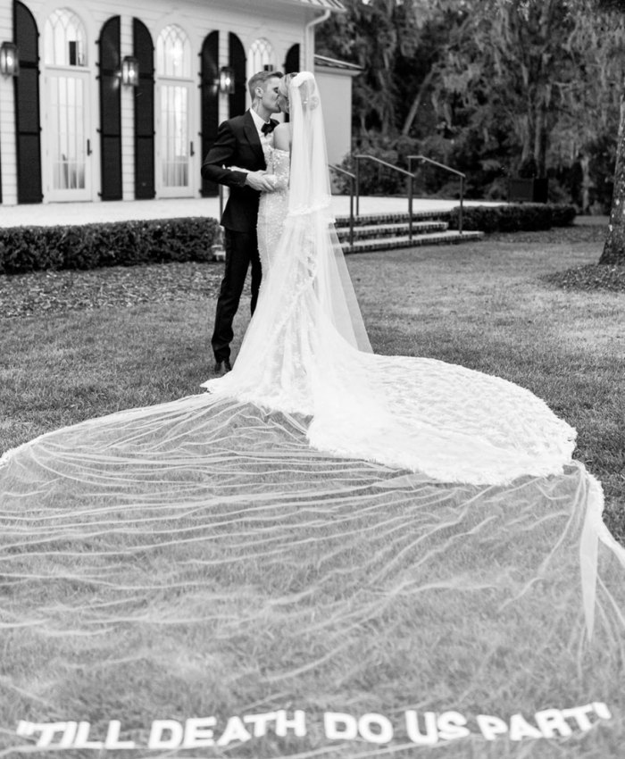 hailey-bieber-wedding-dress.jpg hailey-bieber-wedding-dress.jpg