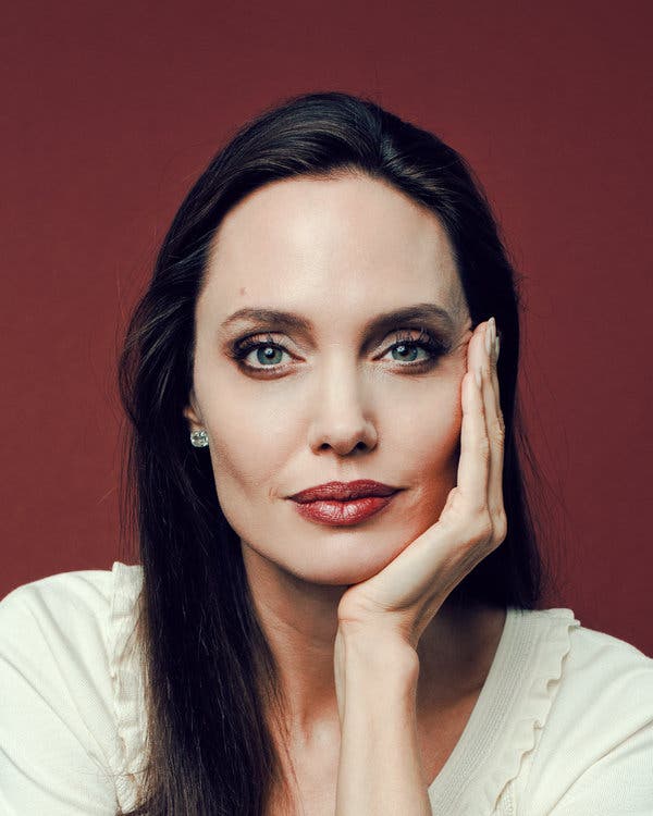 17ANGELINA-JOLIE1-articleLarge.jpg