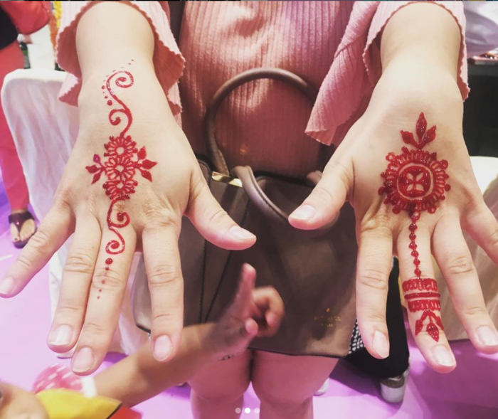 henna-hand.png