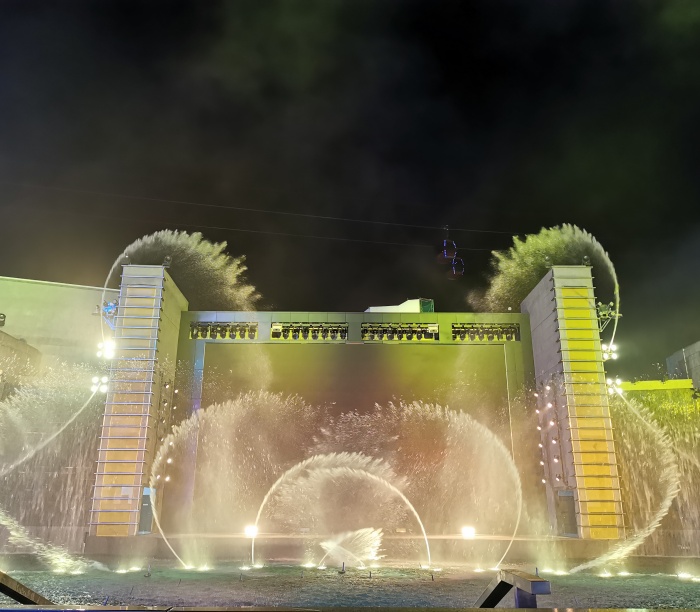 resort-world-genting-starlight-carnival-Lake-Show.jpg