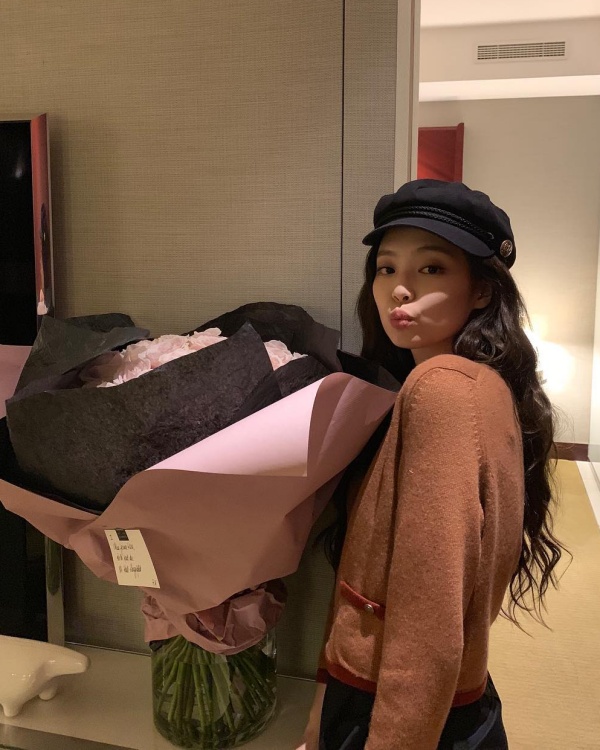 jennie-in-stylish-hat.jpg