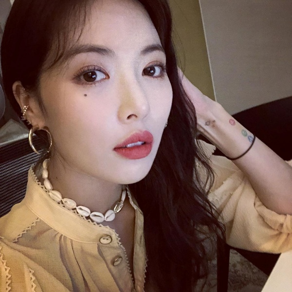 hyunah_aa_67745616_2491470984242445_7327786133490925247_n.jpg