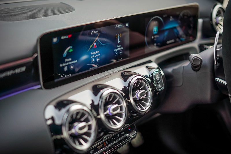 Mercedes-AMG-A-35-4MATIC-Sedan-Int-(1).jpg