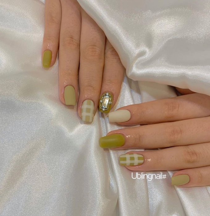green-nail-art.png green-nail-art.png