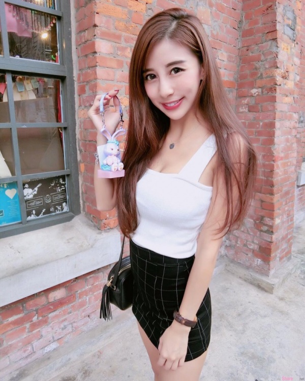 girl_11.jpg girl_11.jpg