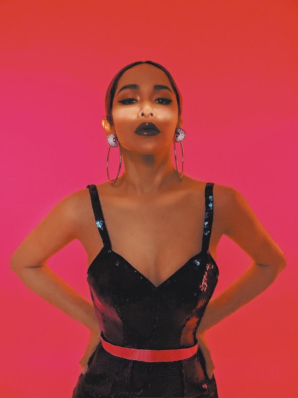 elva_04.jpg elva_04.jpg