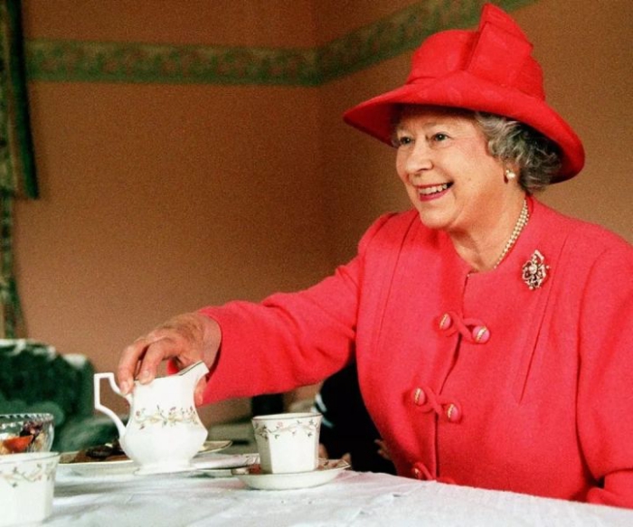 queen-elizabeth-afternoon-tea.jpg
