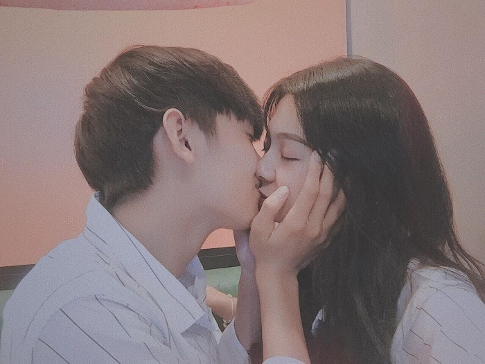 couple-kiss-1.jpg couple-kiss-1.jpg