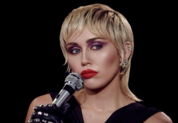 miley_03.jpg miley_03.jpg