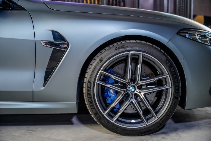 bmw-m8-rings.jpg