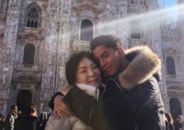 mom_04.jpg mom_04.jpg