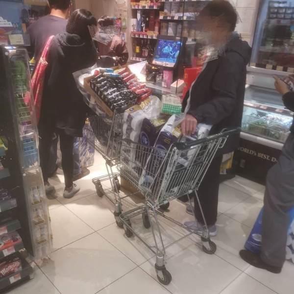 hk_03.jpg hk_03.jpg