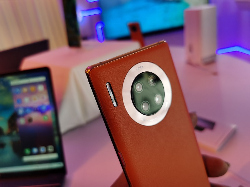 HUAWEI-Mate-30-Pro-5G-in-Orange-Vegan-Leather.jpeg HUAWEI-Mate-30-Pro-5G-in-Orange-Vegan-Leather.jpeg