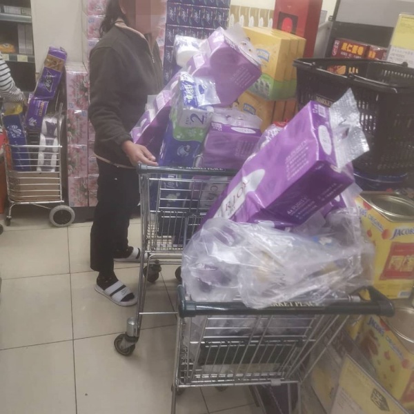 hk_02.jpg hk_02.jpg