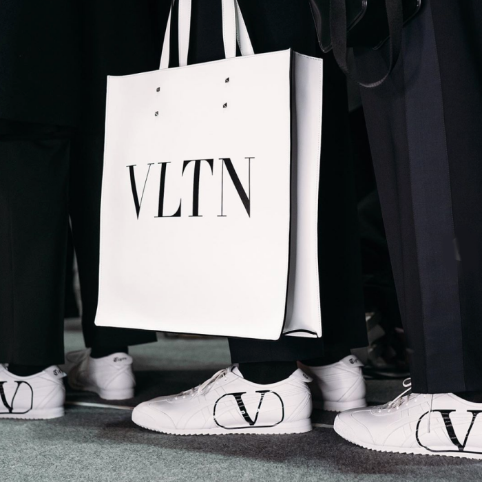 valentino-show-fw-2020.png valentino-show-fw-2020.png