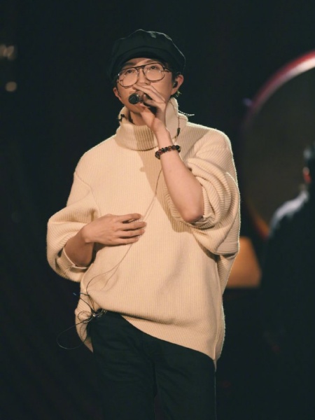 singer_03.jpg singer_03.jpg