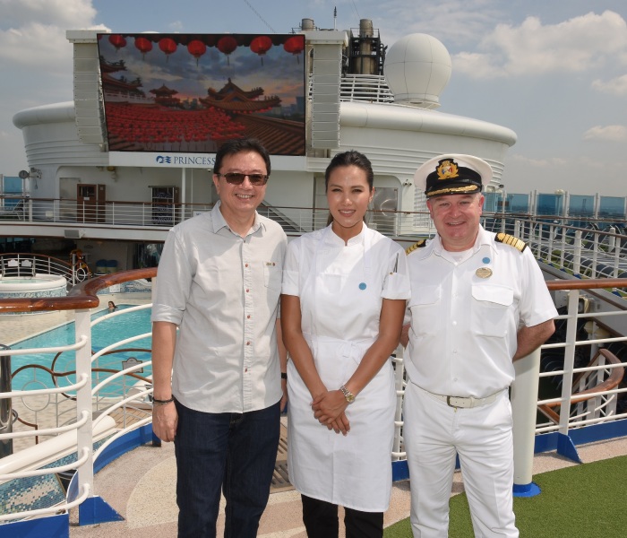 Princess-Cruises_Farriek-Tawfik,-Diana-Chan-Captain-Paul-Slight.jpg