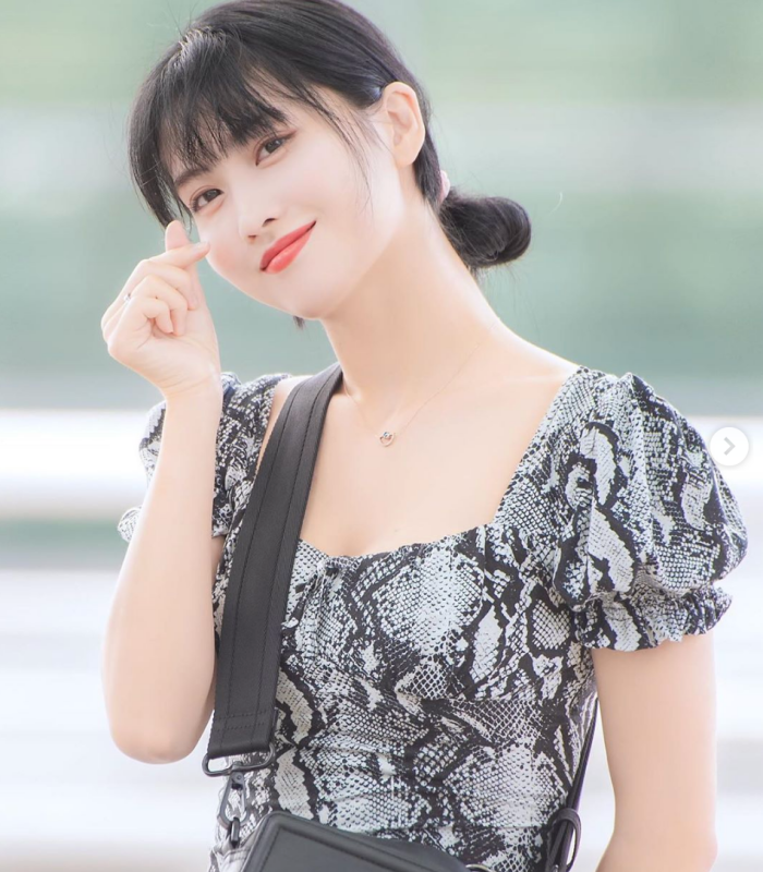 twice-momo-hair-tie-look.png