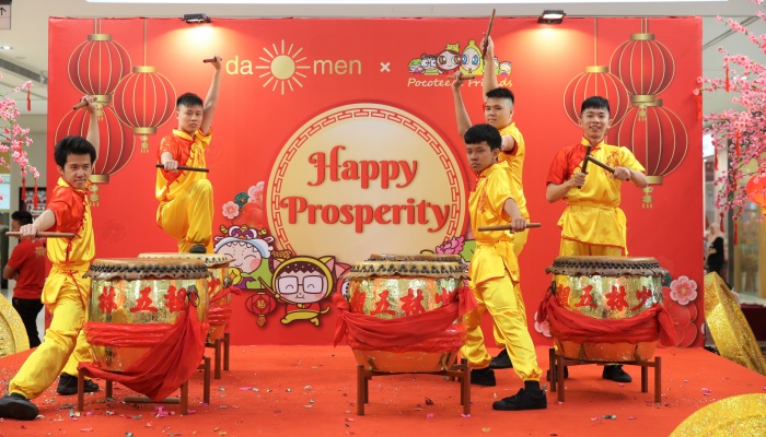 damen-drum-section.jpg damen-drum-section.jpg