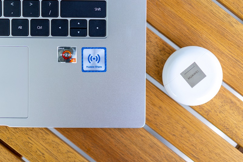 HUAWEI-Matebook-D-15-and-FreeBuds-3_2.jpg HUAWEI-Matebook-D-15-and-FreeBuds-3_2.jpg