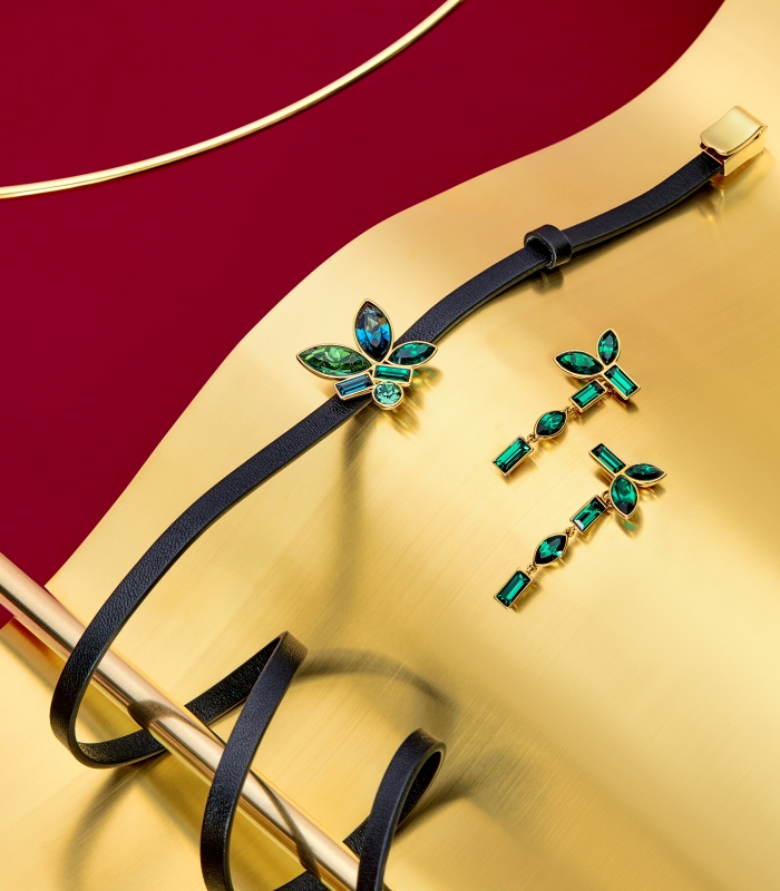 AtelierSwarovski-CNY2020-Oooze-Choker-Earrings-(Ver-2-)-(8thJan2010)-(RGB)-ForWeb(FullCrop).jpg