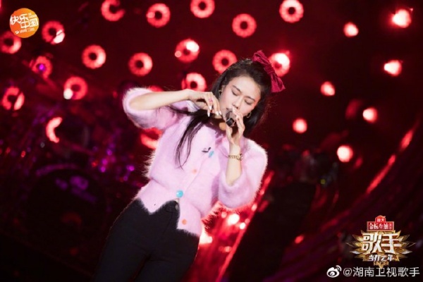 singer_02.jpg singer_02.jpg