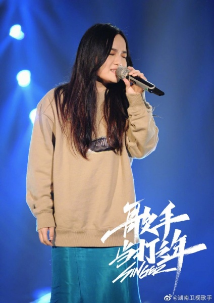 singer_04.jpg singer_04.jpg