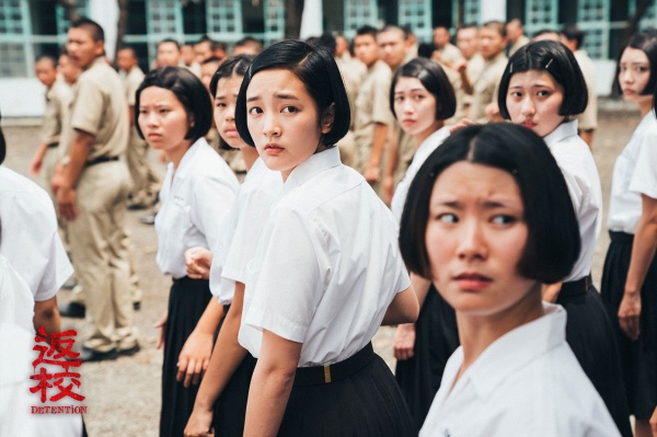 batch_《返校》王淨飾演方芮欣在學校看見憲兵到校.jpg