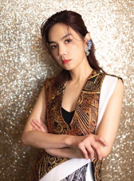 ella_04.jpg ella_04.jpg