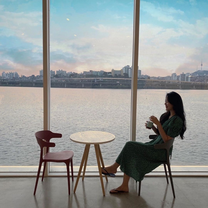 seoul-wave-art-center-starbucks-july27-5.jpg