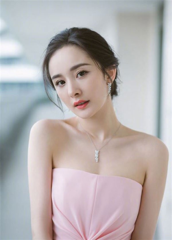 20200429CPKK39c_CHINA_INFLUENCER_LI_JIAQI_ACTRESS_YANGMI_EN0429LA08.jpg 20200429CPKK39c_CHINA_INFLUENCER_LI_JIAQI_ACTRESS_YANGMI_EN0429LA08.jpg