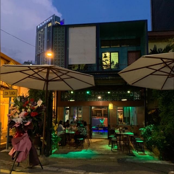 vexy-bar-july29-1.jpg