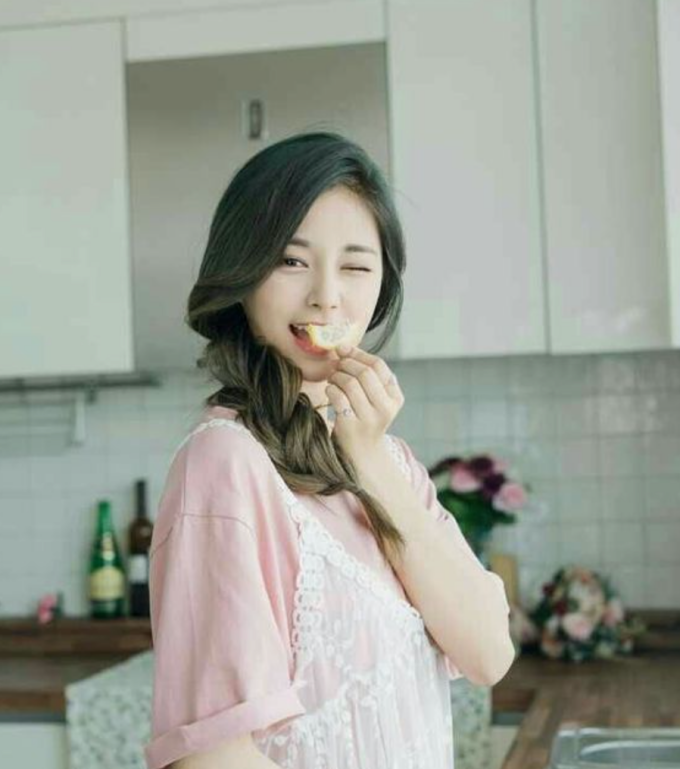 eating-tzuyu.png