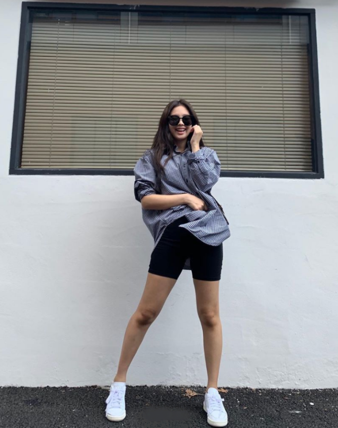 jennie-oversize-shirt.png jennie-oversize-shirt.png