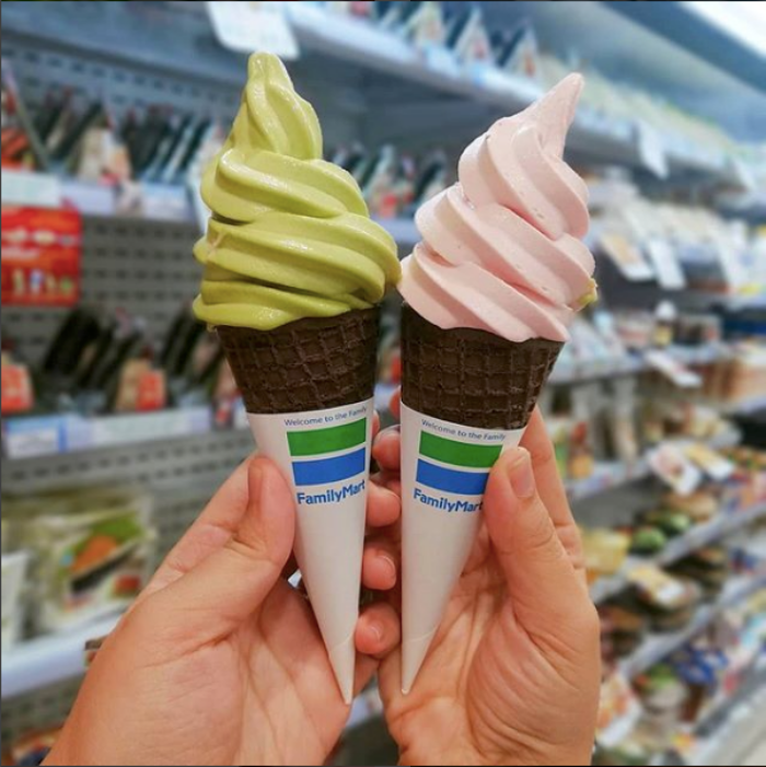 family-mart-green-tea-and-strawberry-ice-cream.png