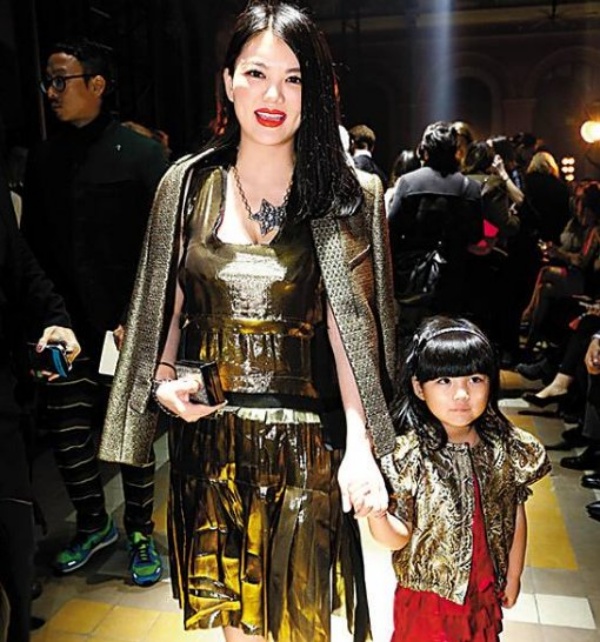 angela_04.jpg angela_04.jpg