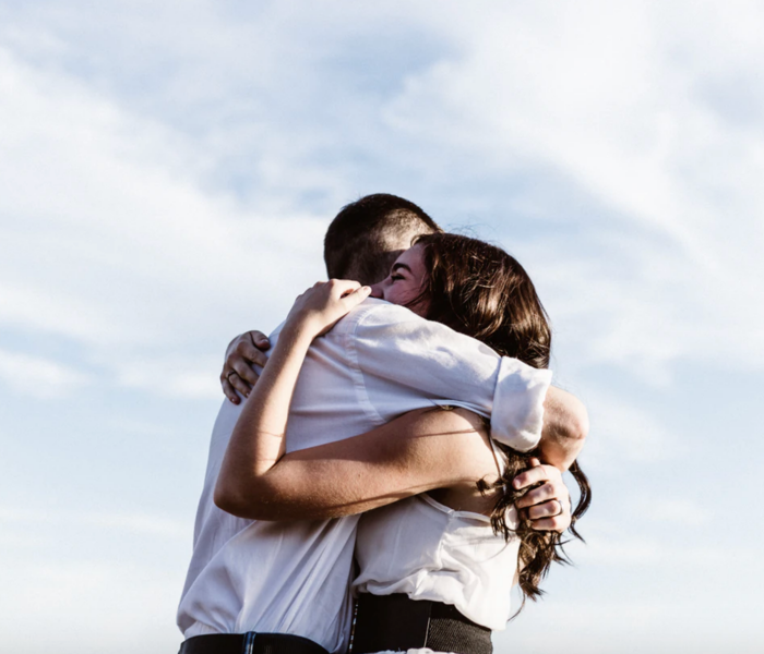 couple-hug.png
