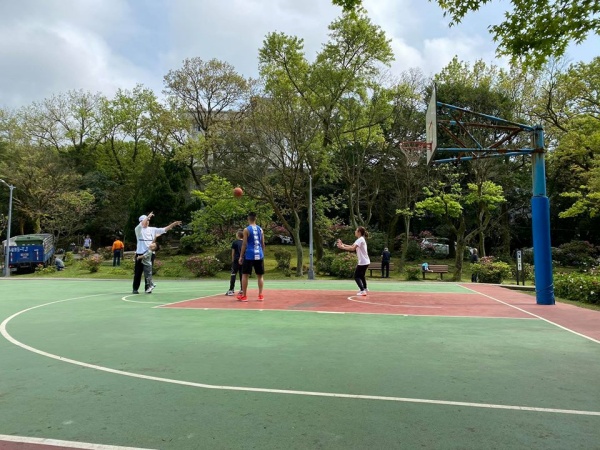 vivian_04.jpg vivian_04.jpg