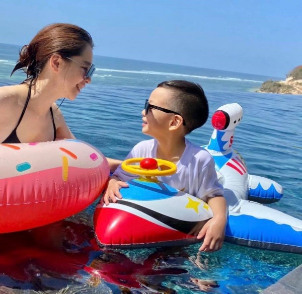 vivian_02.jpg vivian_02.jpg