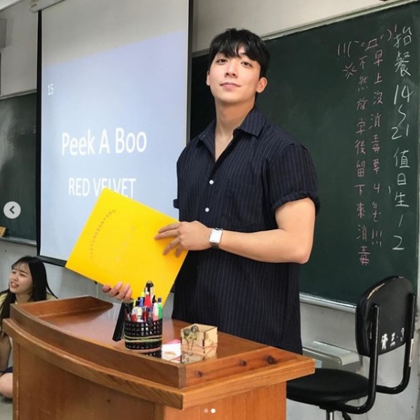 teacher_01.jpg teacher_01.jpg