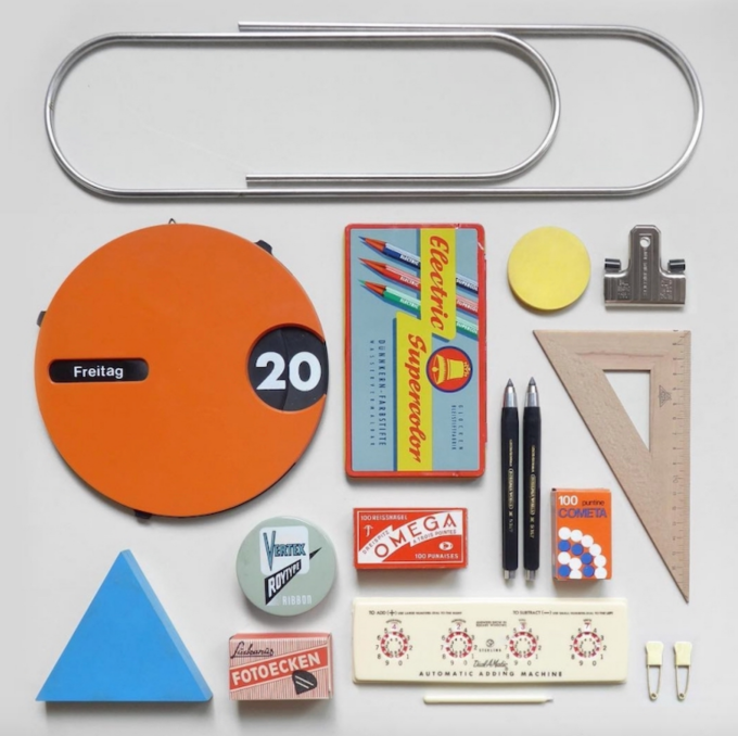 stationary-flatlay-design.png