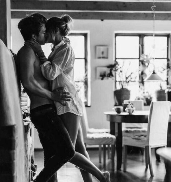 couple-love-sensual.png couple-love-sensual.png