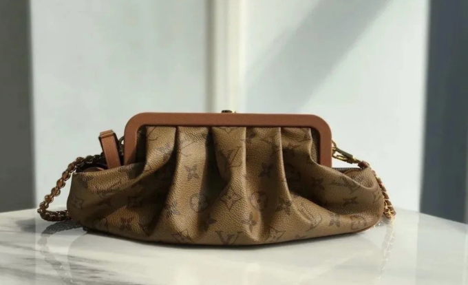 lv-bag.png lv-bag.png