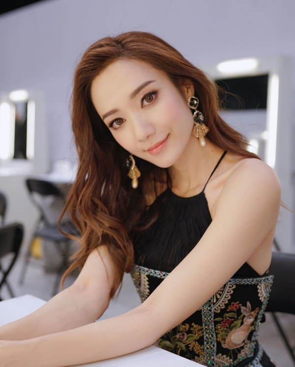 makeup_02.jpg makeup_02.jpg